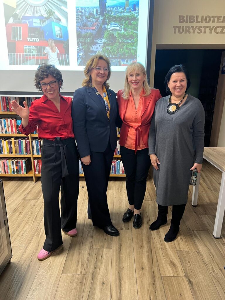 Albania Okiem Kobiet Spotkanie w Bibliotece Joga w Albanii Rosela Ciko