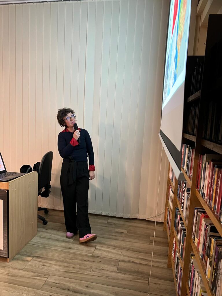 Albania Okiem Kobiet Spotkanie w Bibliotece Joga w Albanii Rosela Ciko