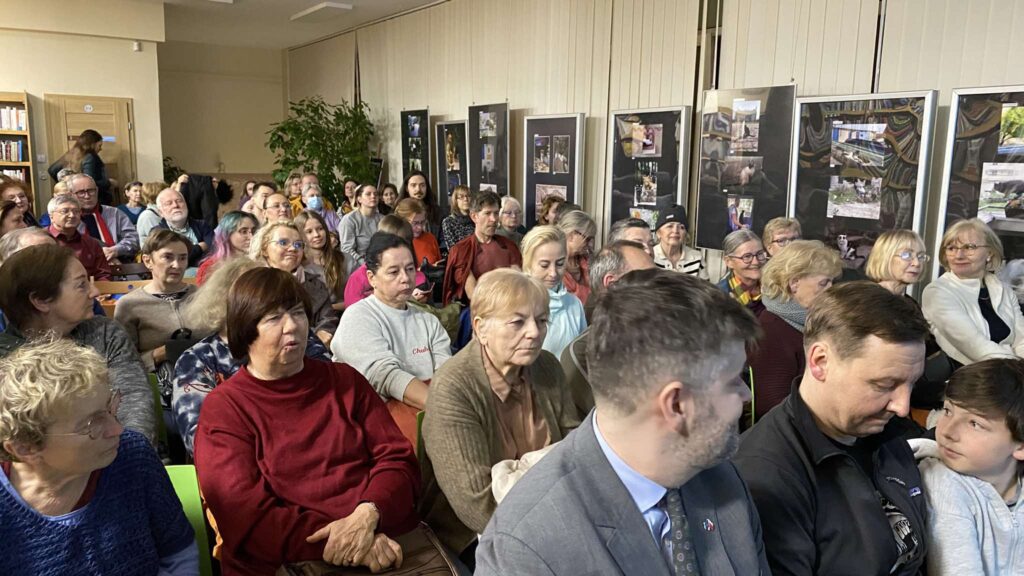 Spotkanie w Bibliotece Albania Kosowo Joga z Rosela wakacje z jogą joga w Albanii