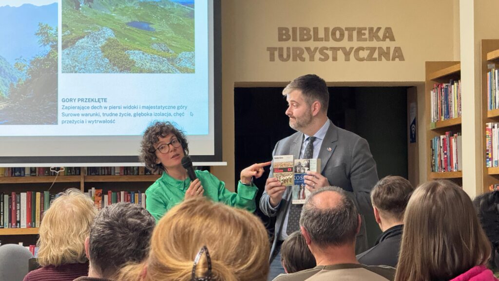 Spotkanie w Bibliotece Albania Kosowo Joga z Rosela 13 wakacje z jogą joga w Albanii