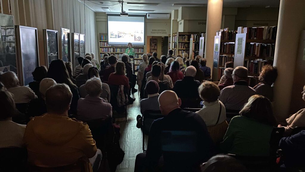 Spotkanie w Bibliotece Albania Kosowo Joga z Rosela wakacje z jogą joga w Albanii