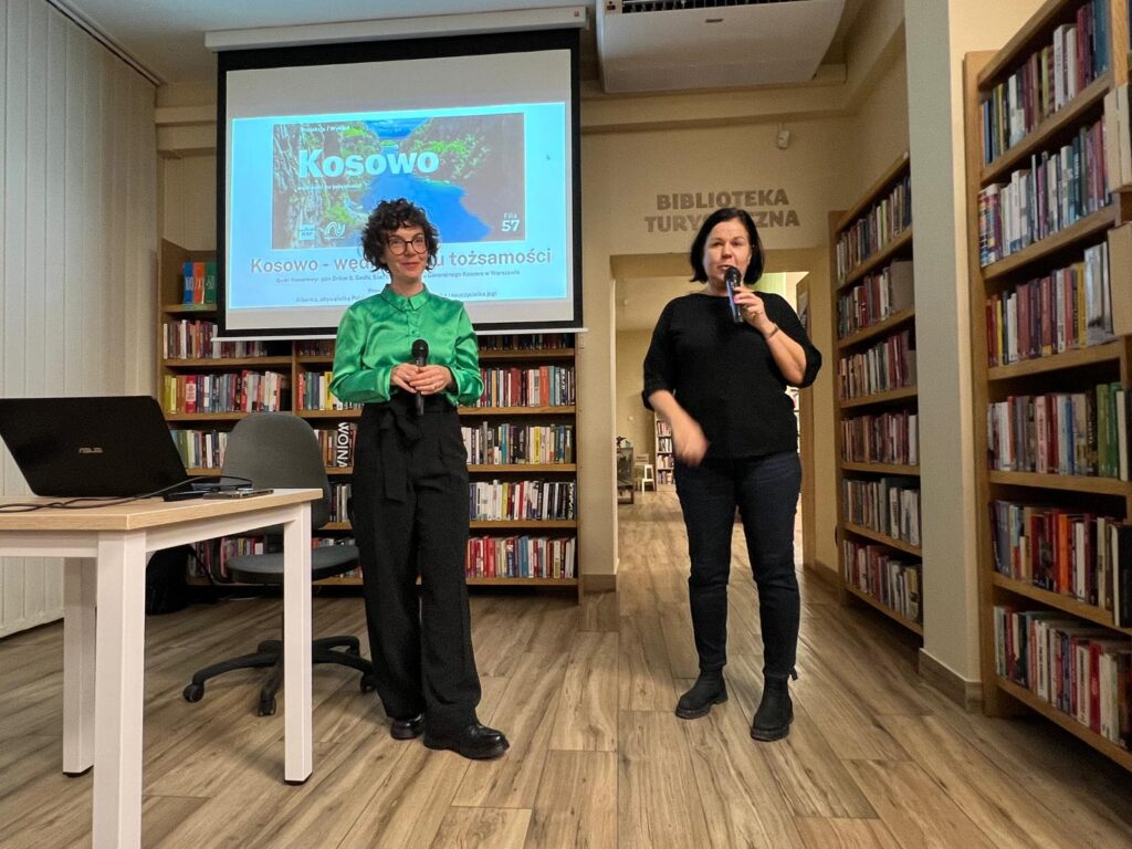 Spotkanie w Bibliotece Albania Kosowo Joga z Rosela wakacje z jogą joga w Albanii