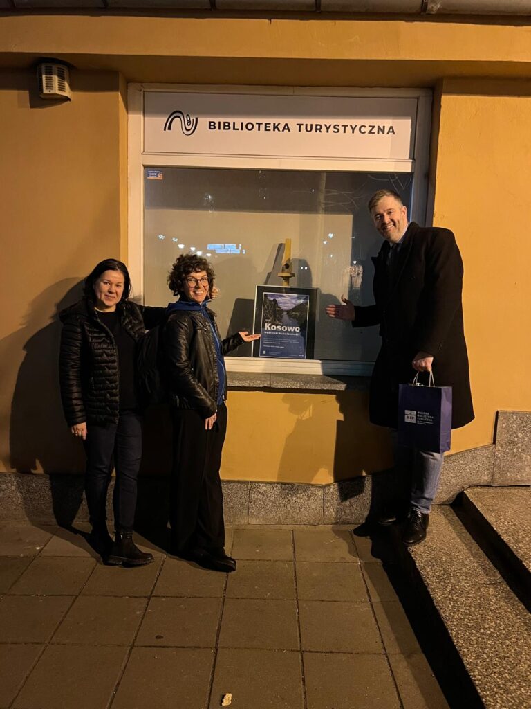 Spotkanie w Bibliotece Albania Kosowo Joga z Rosela wakacje z jogą joga w Albanii