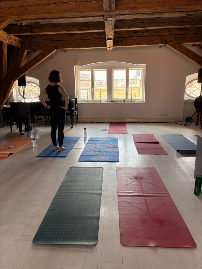 Joga w Openeim Joga Wrocław Joga w Albanii Rosela Ciko