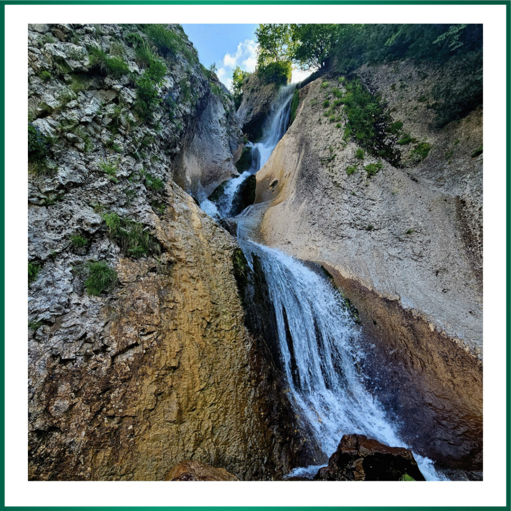 Wyjazd z jogą do Albanii Joga w Albanii Trekking i Góry i Wodospady Góry Albanii Rosela Ciko