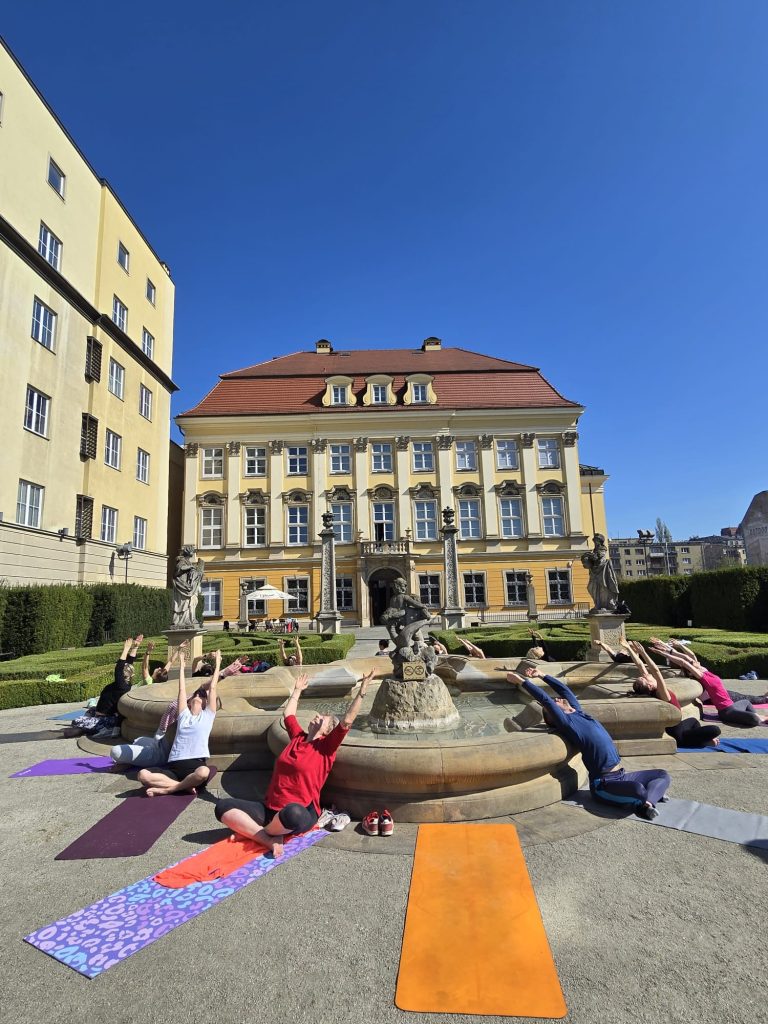 Joga w Muzeum Pałac Królewski Wroclaw Rosela Ciko