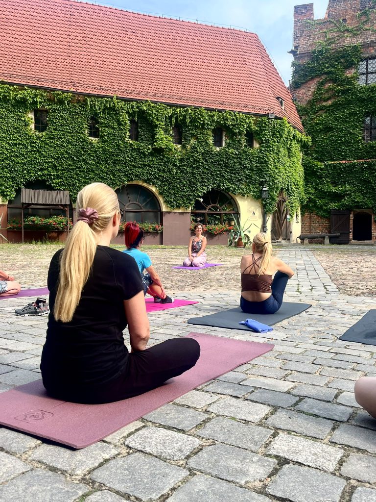 Joga w Muzeum Arsenał Miejski Wrocław Rosela Ciko 1