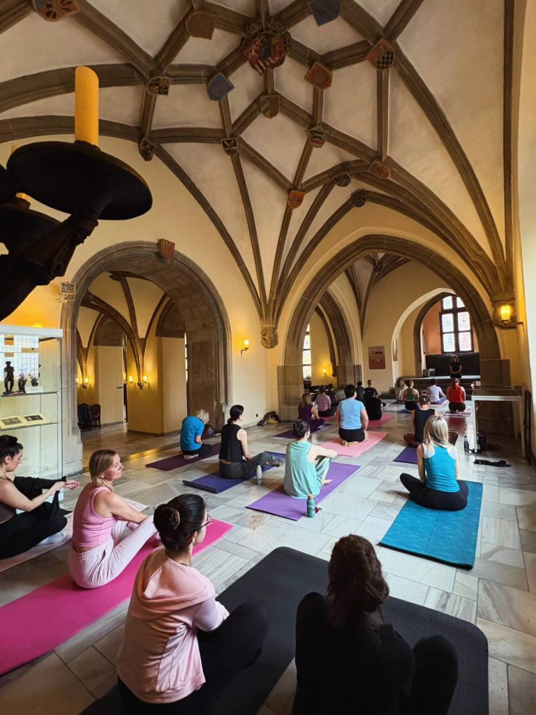 Joga w Muzeum Stary Ratusz Wrocław Rosela Ciko