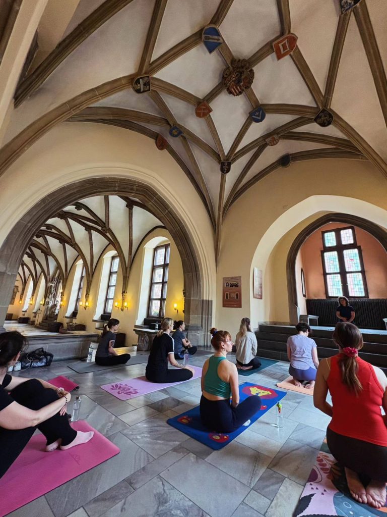 Joga w Muzeum Stary Ratusz Wrocław Rosela Ciko