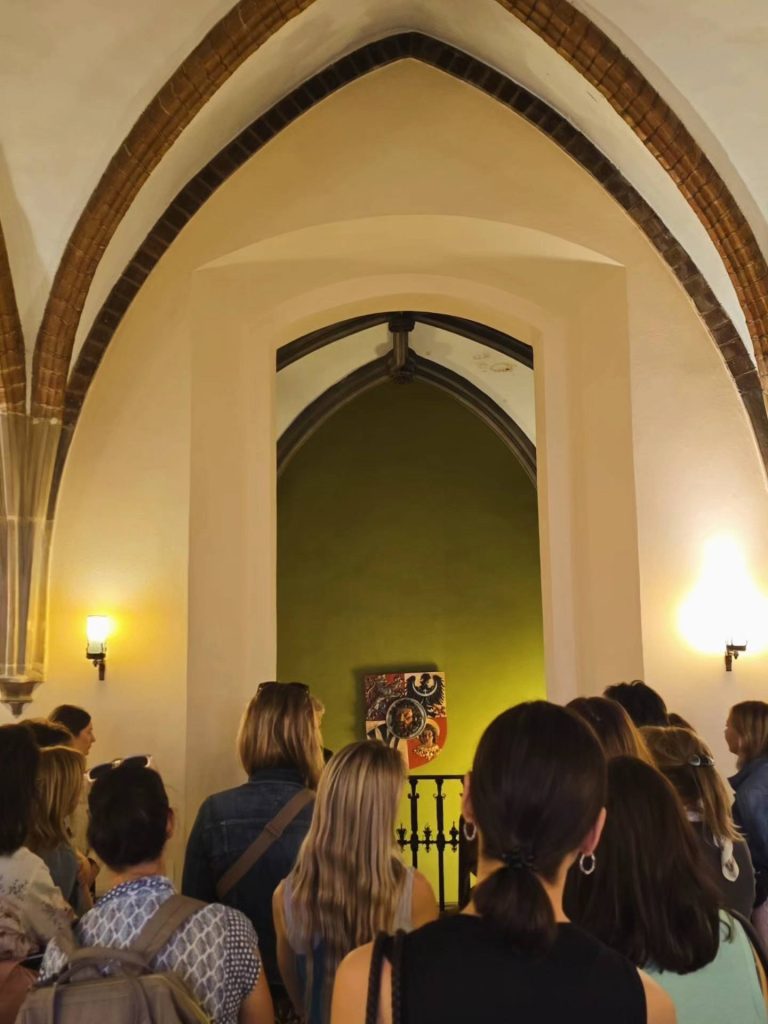 Joga w Muzeum Stary Ratusz Wrocław Rosela Ciko
